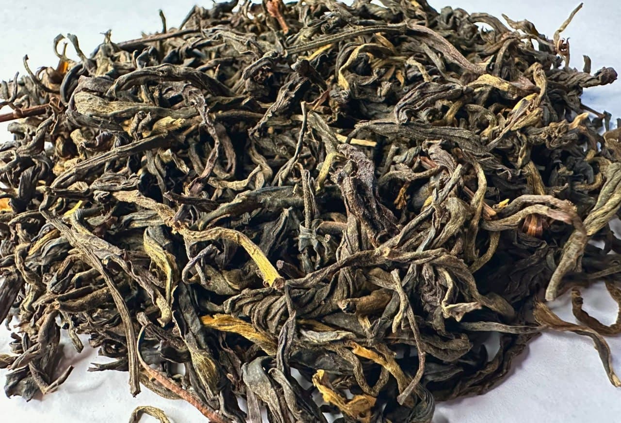 Premium Dian Hong ‘Golden Threads & Golden Buds’ - High‑Mountain Ancient Tree Strong‑Aroma Pre‑Qingming Spring Tea from Fengqing, Yunnan