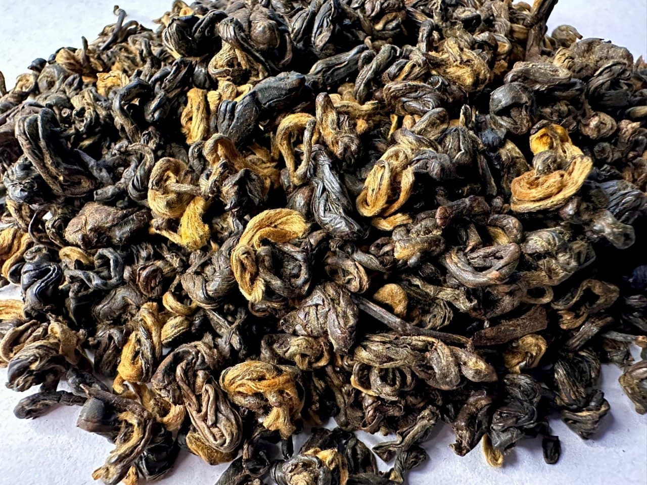 Premium Dian Hong Golden Snail - High‑Mountain Fengqing Yunnan Golden Buds, Strong‑Aroma Ancient Tree Pre‑Qingming Newly Released Tea