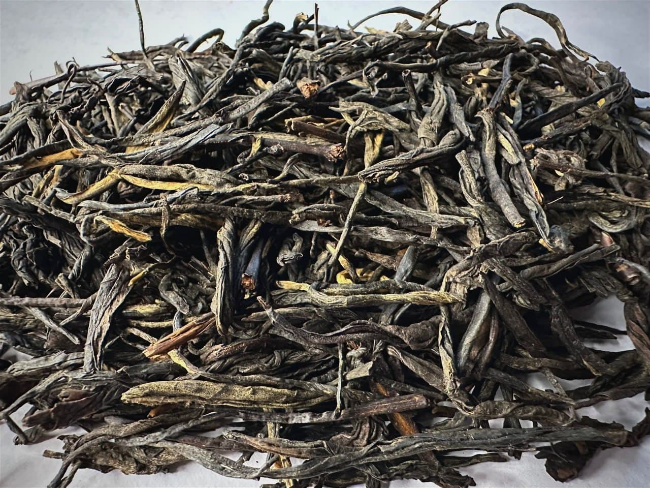 Premium Wild Mountain Dian Hong - Pure Handmade Wild Aroma Pre‑Qingming Newly Released Tea from Fengqing, Yunnan