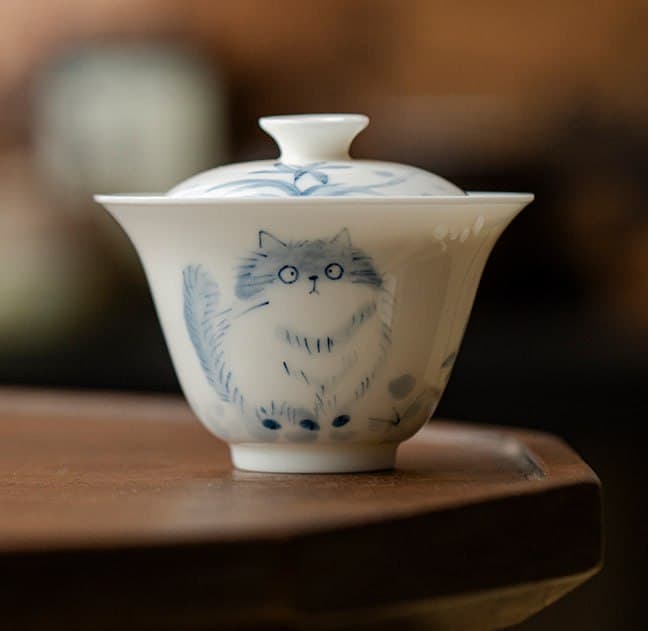 Xi Pei Magnesium Underglaze Color Hand-painted Blue and White Curing Cat White Porcelain Gaiwan