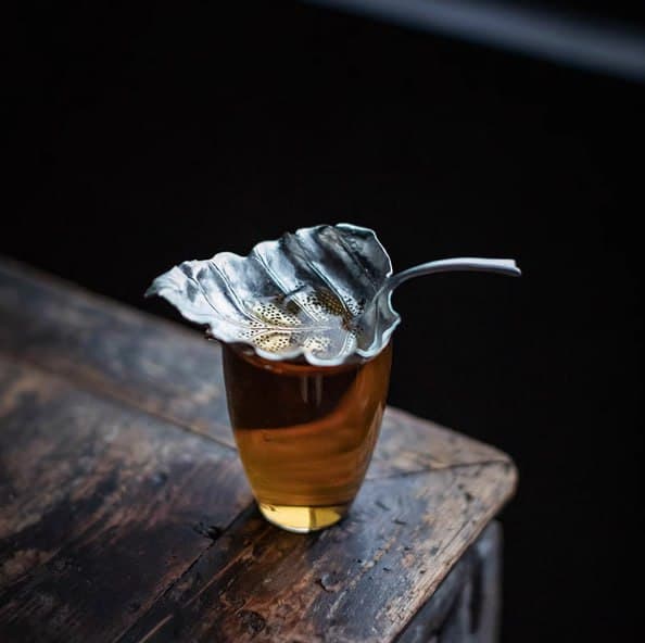 Bugu Handmade Tin Tea Strainer – Pure Tin Leaf-Shaped Tea Filter (Gongfu Tea Set Accessory)