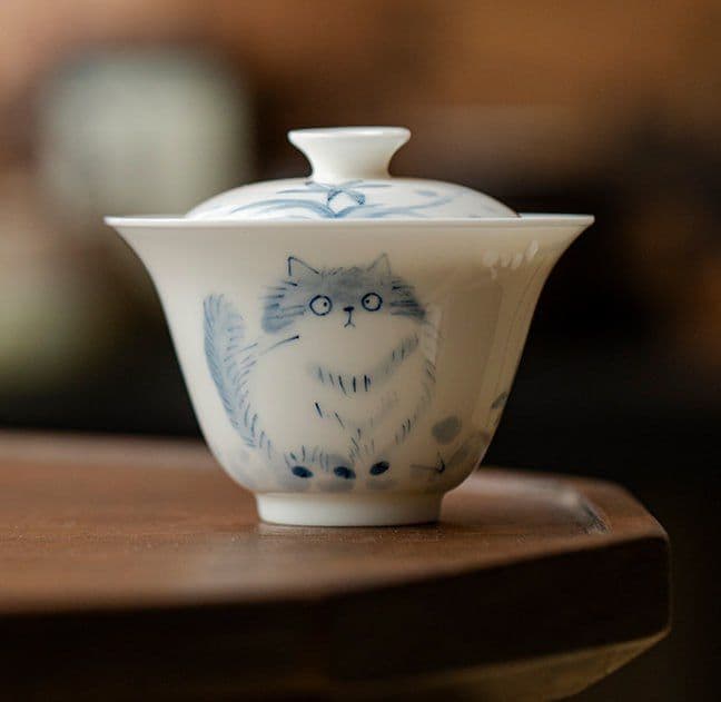 Xi Pei Magnesium Underglaze Color Hand-painted Blue and White Curing Cat White Porcelain Gaiwan